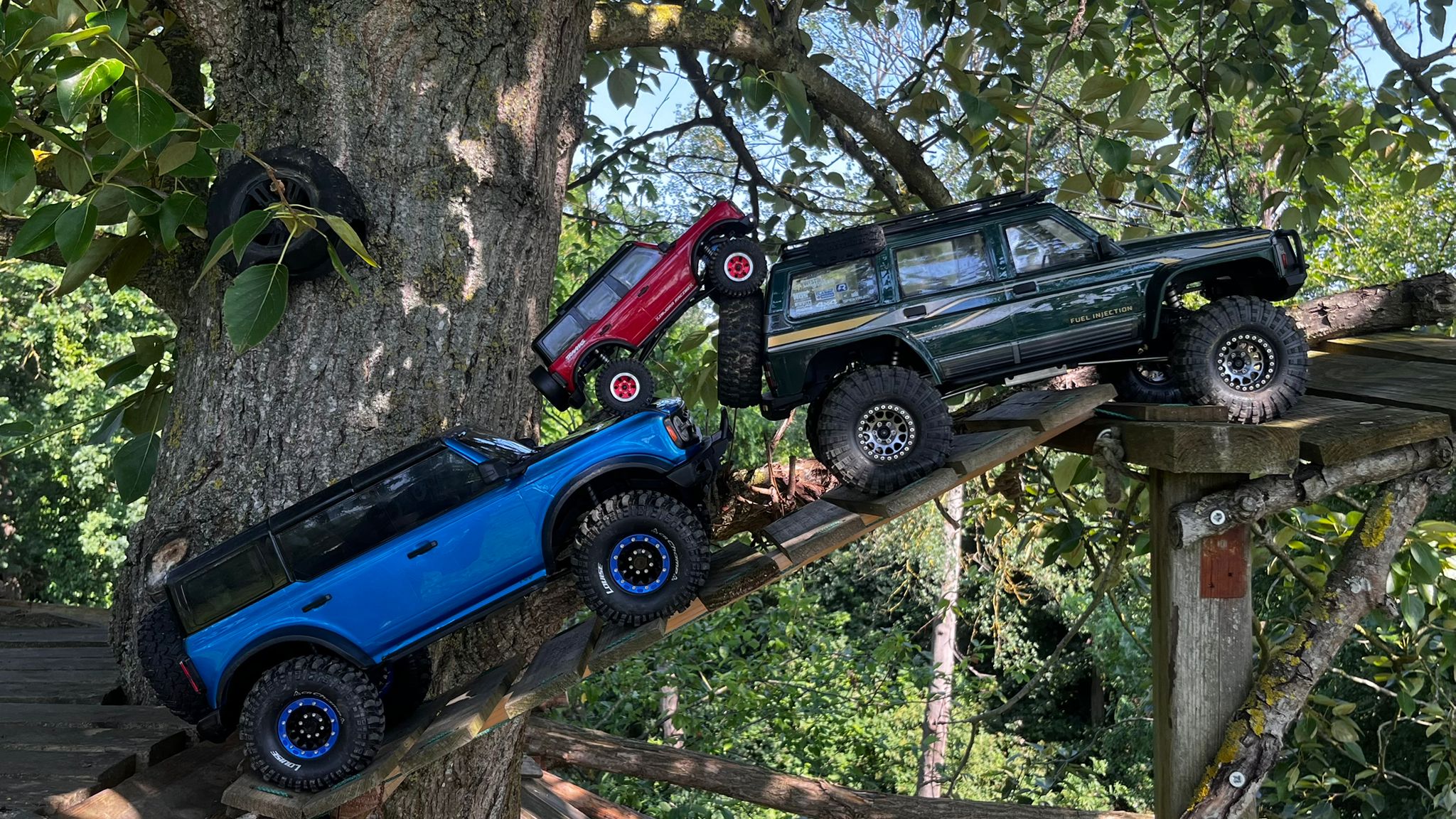 RC045 crawler op de heuvel